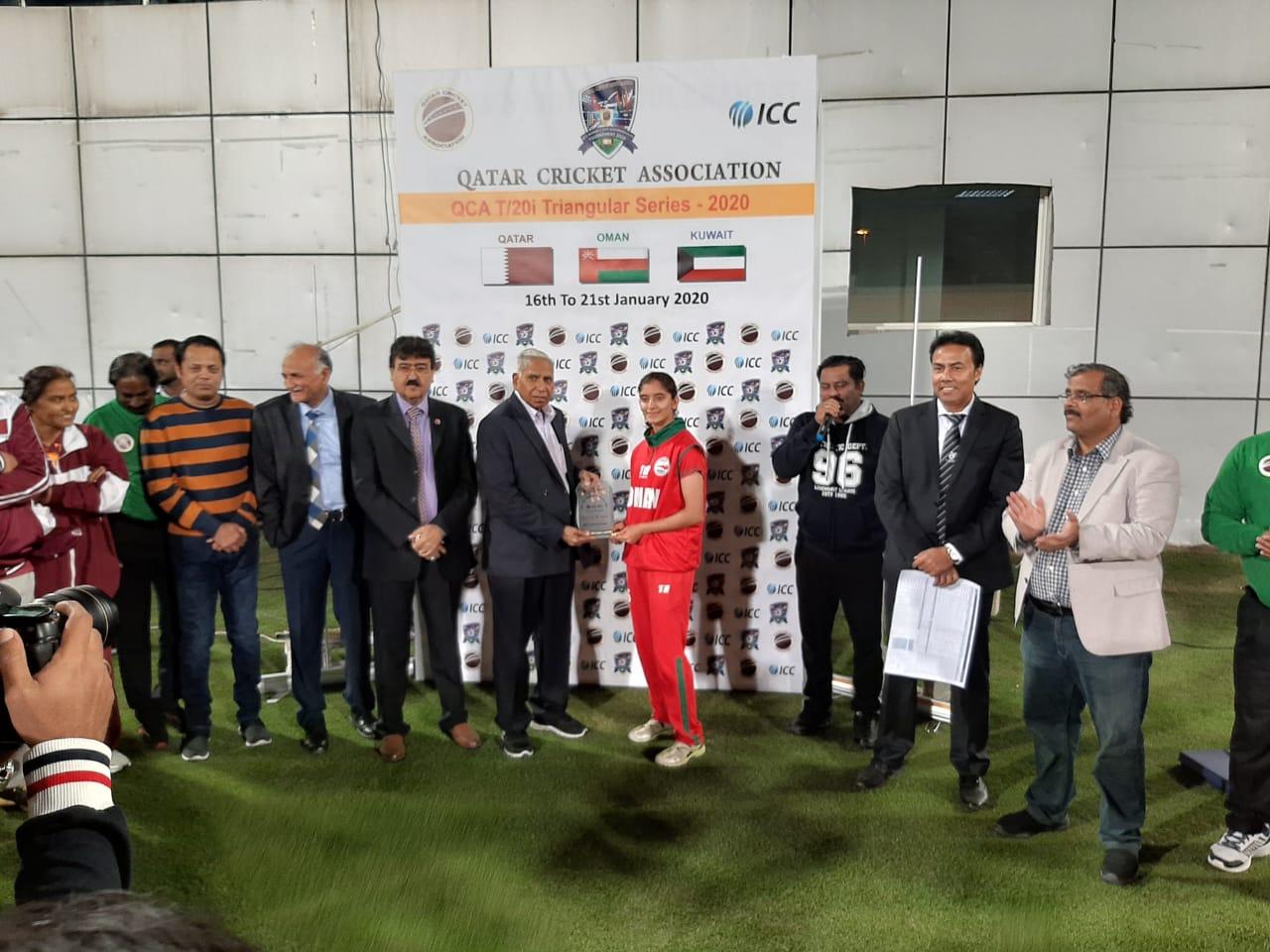 Player of the match Fiza Javed receives her awrad for her batting against Qatar on Friday