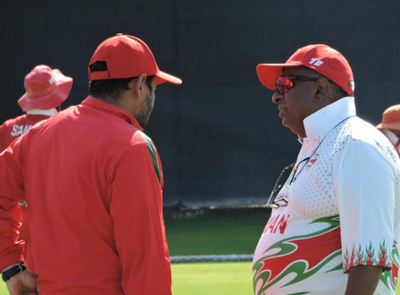 Duleep Mendis at a training session
