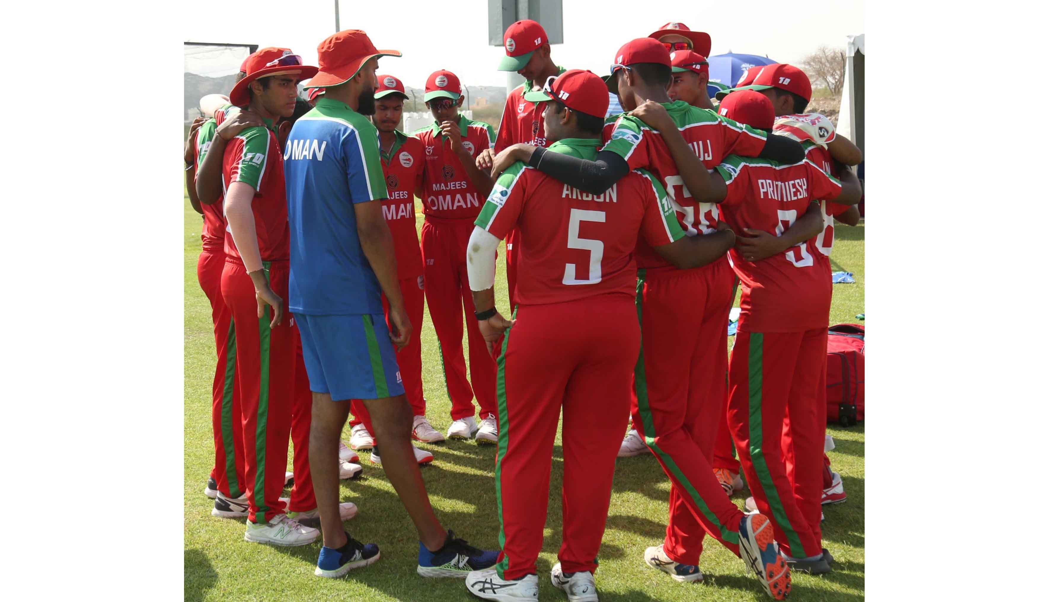 Coach Adeel Shafique talking to the Oman U19 boys during a practice session1